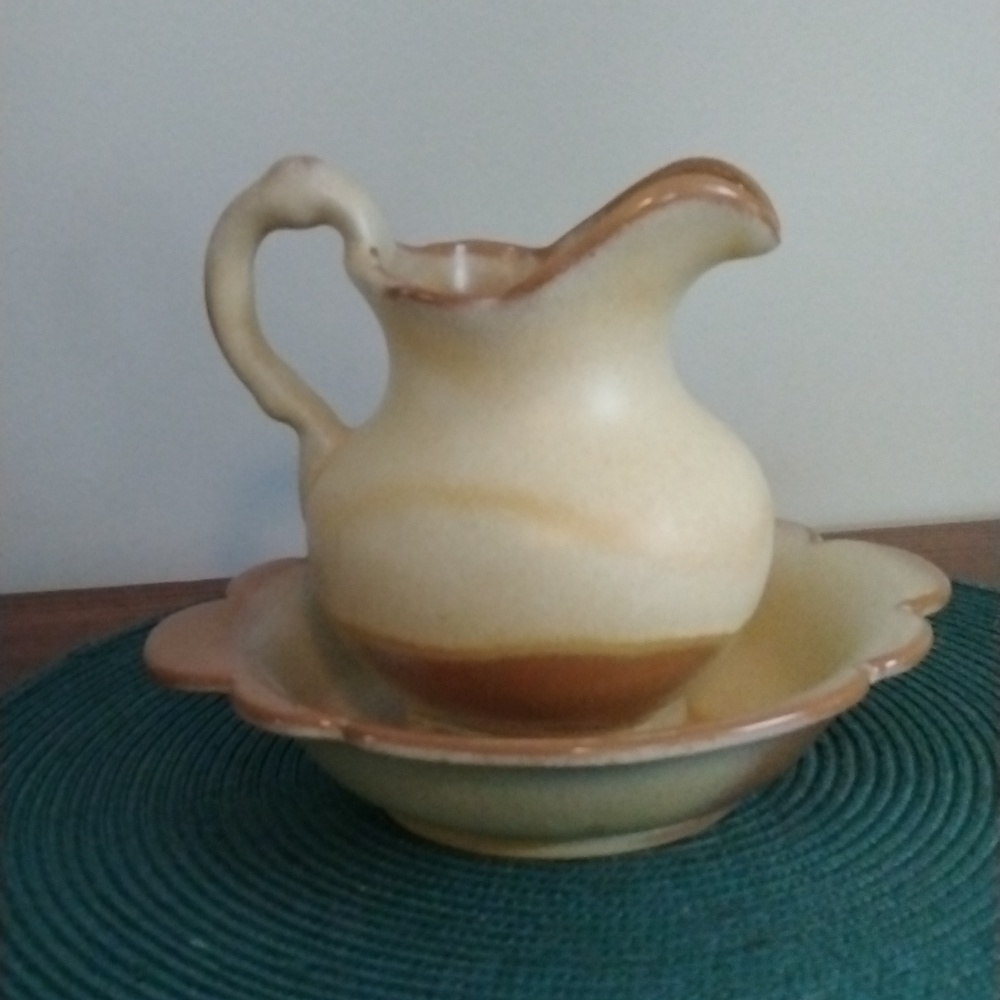 Frankoma - Large - 16 Oz Pitcher and Bowl Set Plainsman Gold